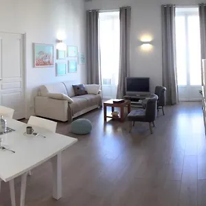 Appartement 2 Bedrooms In Central Location On The Famous Place Massena