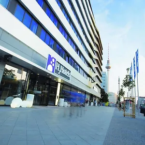 לבקר במלון