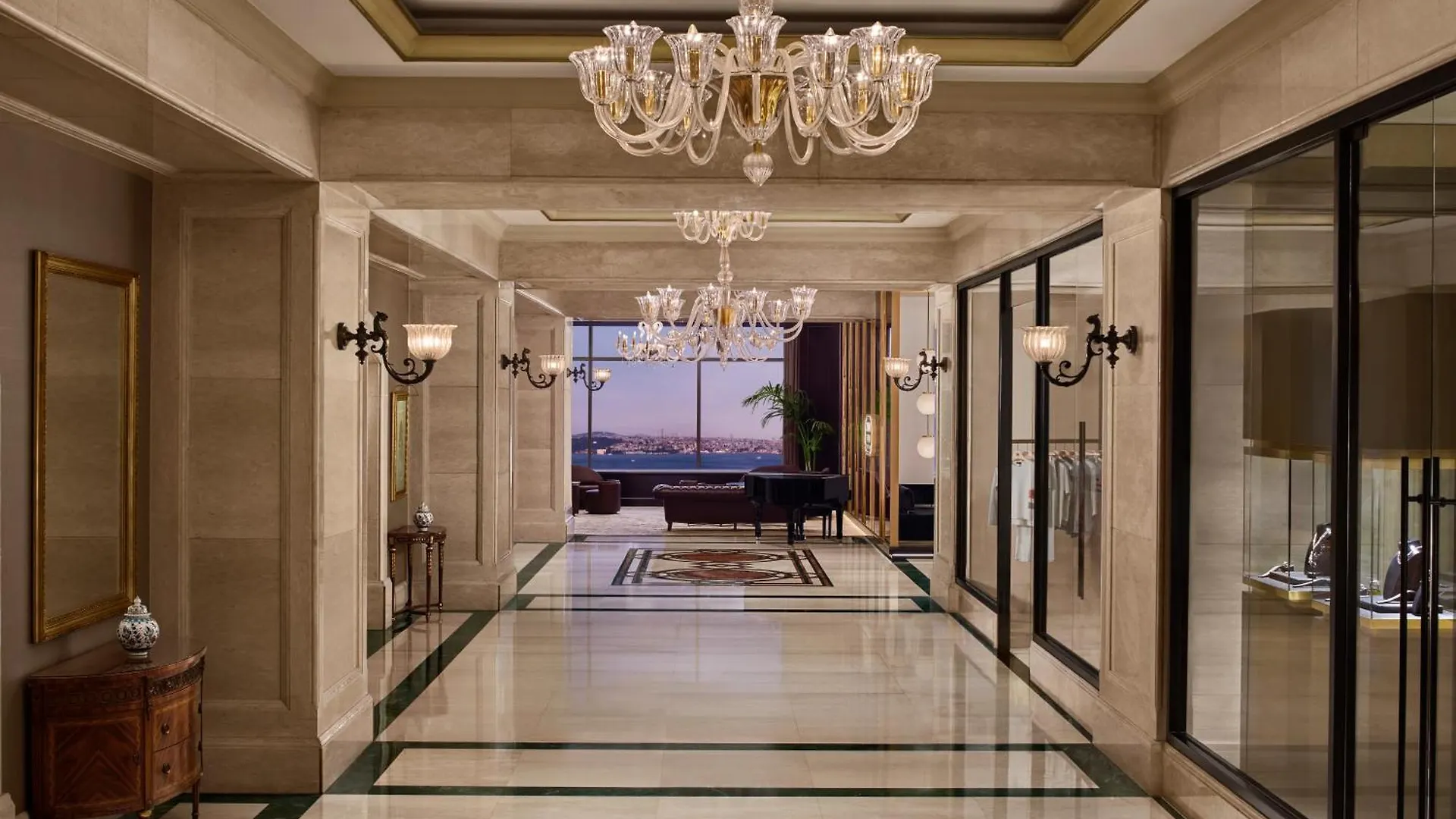 فندق The Ritz-Carlton, Istanbul at the Bosphorus