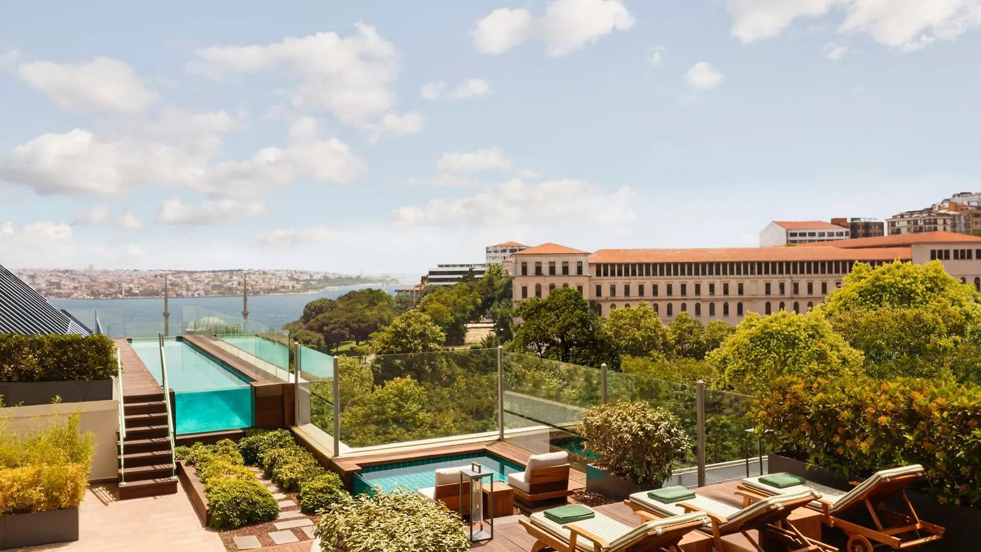 فندق The Ritz-Carlton, Istanbul at the Bosphorus 5*,