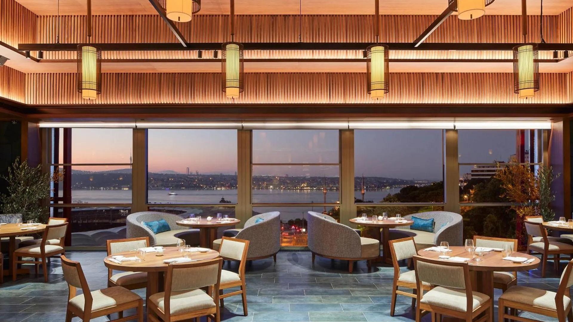 *****  فندق The Ritz-Carlton, Istanbul at the Bosphorus تركيا